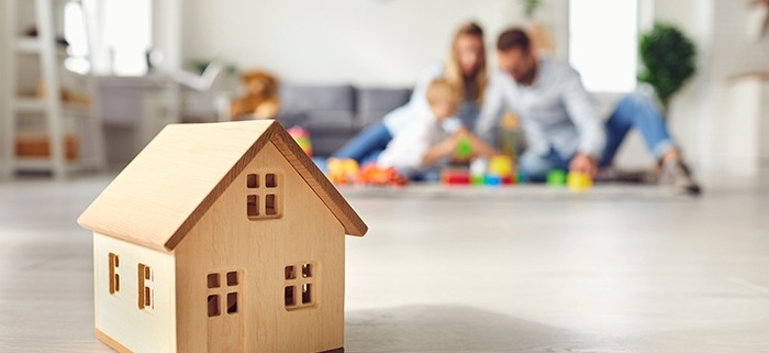 Vendre ou acheter en premier : quelle stratégie adopter?
